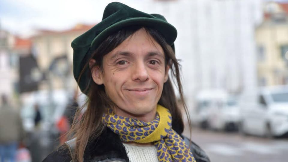 Potrebbe essere un'immagine raffigurante 1 persona e cappello