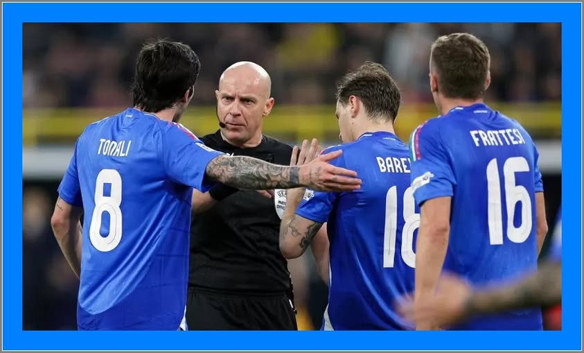 Potrebbe essere un'immagine raffigurante 3 persone, persone che giocano a calcio, persone che giocano a football e il seguente testo "TORALI 8 BAREI SC FRATTES 16"