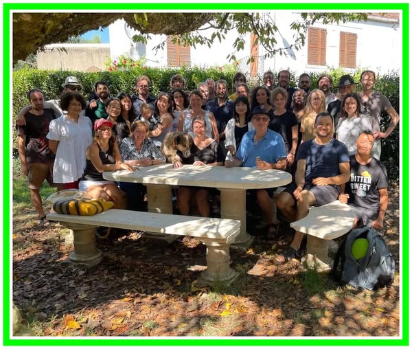 Potrebbe essere un'immagine raffigurante 5 persone e il seguente testo "BITTER SWEET"