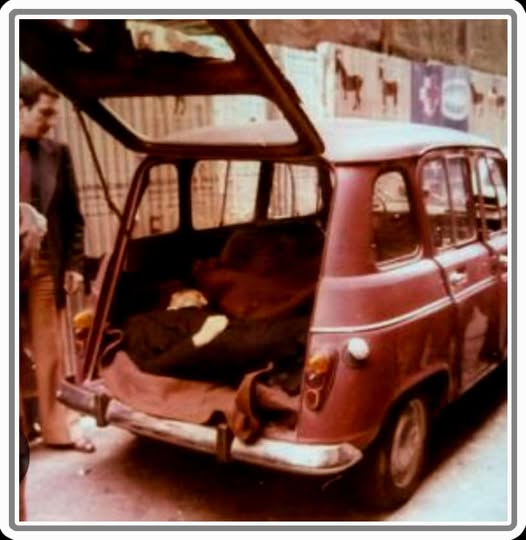 Potrebbe essere un'immagine raffigurante auto