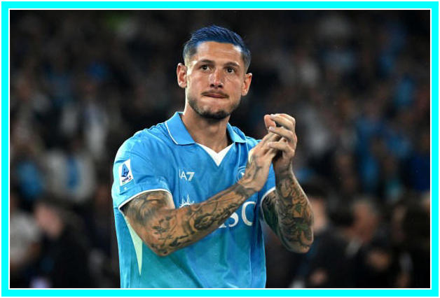 Potrebbe essere un'immagine raffigurante 1 persona, persona che gioca a calcio, persona che gioca a football e testo