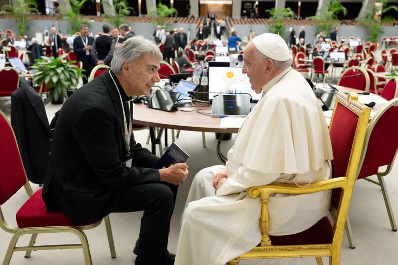 Potrebbe essere un'immagine raffigurante 2 persone