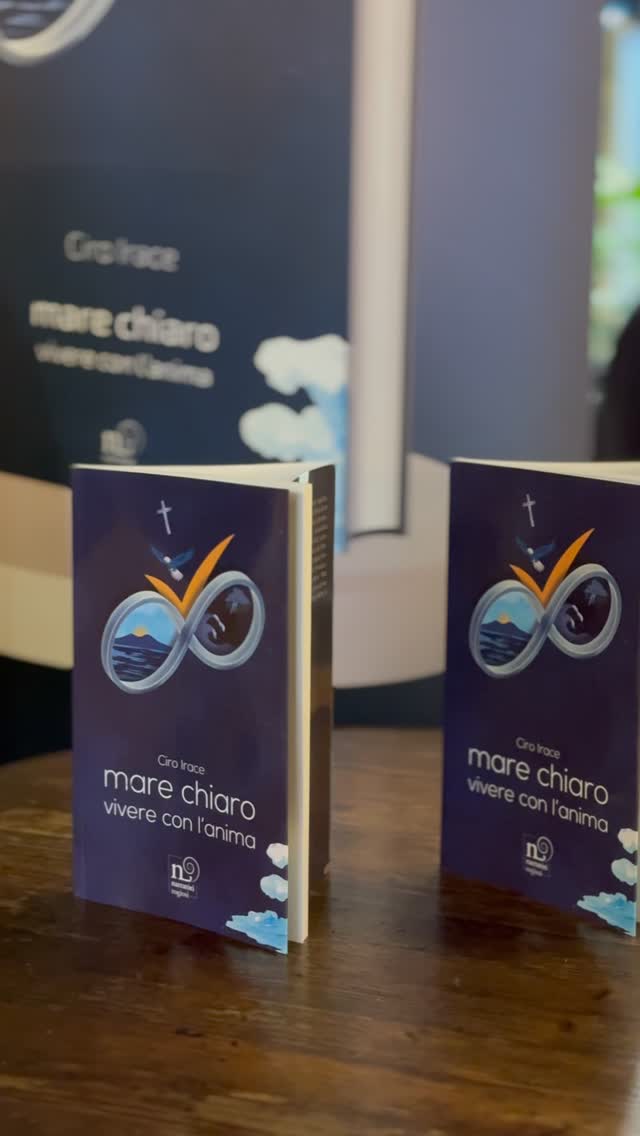📚Il 10 novembre 2025, presso Cantine Sociali, si è tenuta la presentazione del libro “Mare Chiaro – vivere con l’anima” di Ciro Irace.
Riviviamo insieme i momenti più belli dell’evento, tra parole, emozioni e condivisione. 🎬🌊

✨ Grazie di cuore a tutti i presenti.

Un ringraziamento speciale ai nostri sostenitori 🤝
• Snelix
• Fahrenheit 2030
• Ciro Irace – Consulenza, cultura e finanza
• Capalice – Osteria tipica napoletana
• Petrone – Antica distilleria dal 1855
• Sly Production
• Hubstrat
• FC – Dott. Feliciano Ciccarelli
• Cantine Sociali
• Giuseppe D’Antonio – Consulente assicurativo per aziende e liberi professionisti
• Ricomincio da 3 – Trattoria Pizzeria
• Hotel Palazzo Pepe
• Uglietti Service Srl
• Irace Eventi
• Associazione Irace Group
• Oreste Ciccariello
• Associazione Borgo Marechiaro. 

❤️ Alla prossima! 

Modera: @margherita_salemme 
Interviene: @oresteciccariello 
Location: @cantinesociali 
Video & edit: @_annairace 

 
  #ciroirace #marechiaro #associazione #vivereconlanima #napoli #libro #cantinesociali