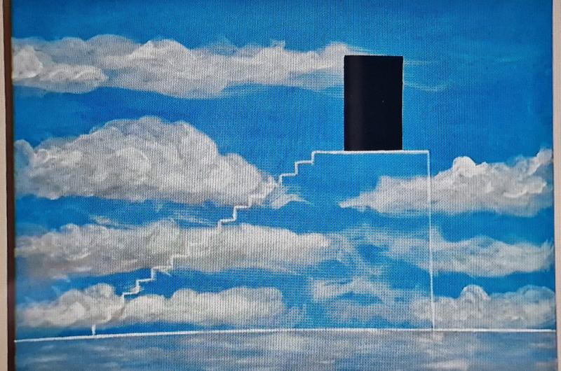 Opera di Mario Garofalo: cielo azzurro con nuvole, scala bianca e forma nera