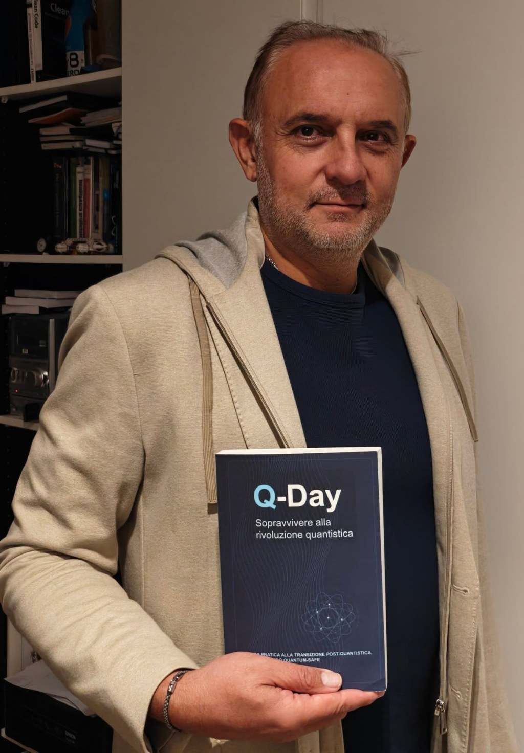 Ugo Chirico mostra il suo libro Q-Day
